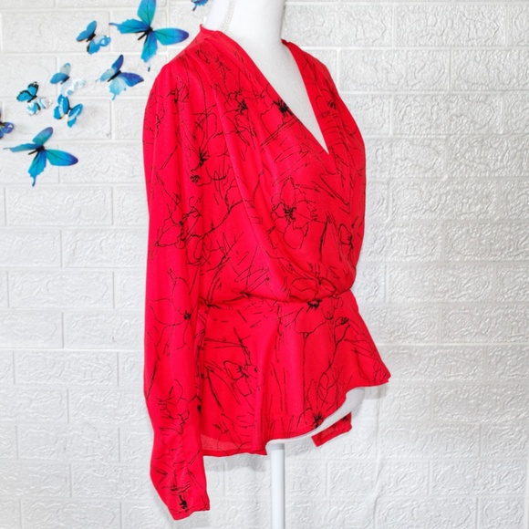 ASTR the label red long sleeve floral blouse - Picture 4 of 9